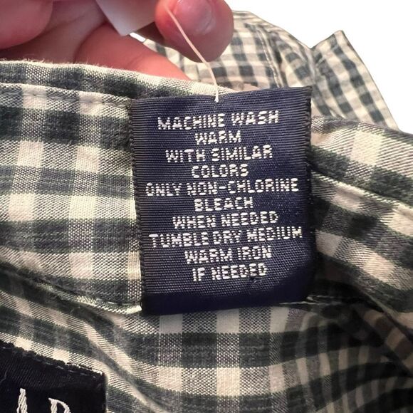 NWT! Gap checkered butting down shirt. Size small - Picture 5 of 8